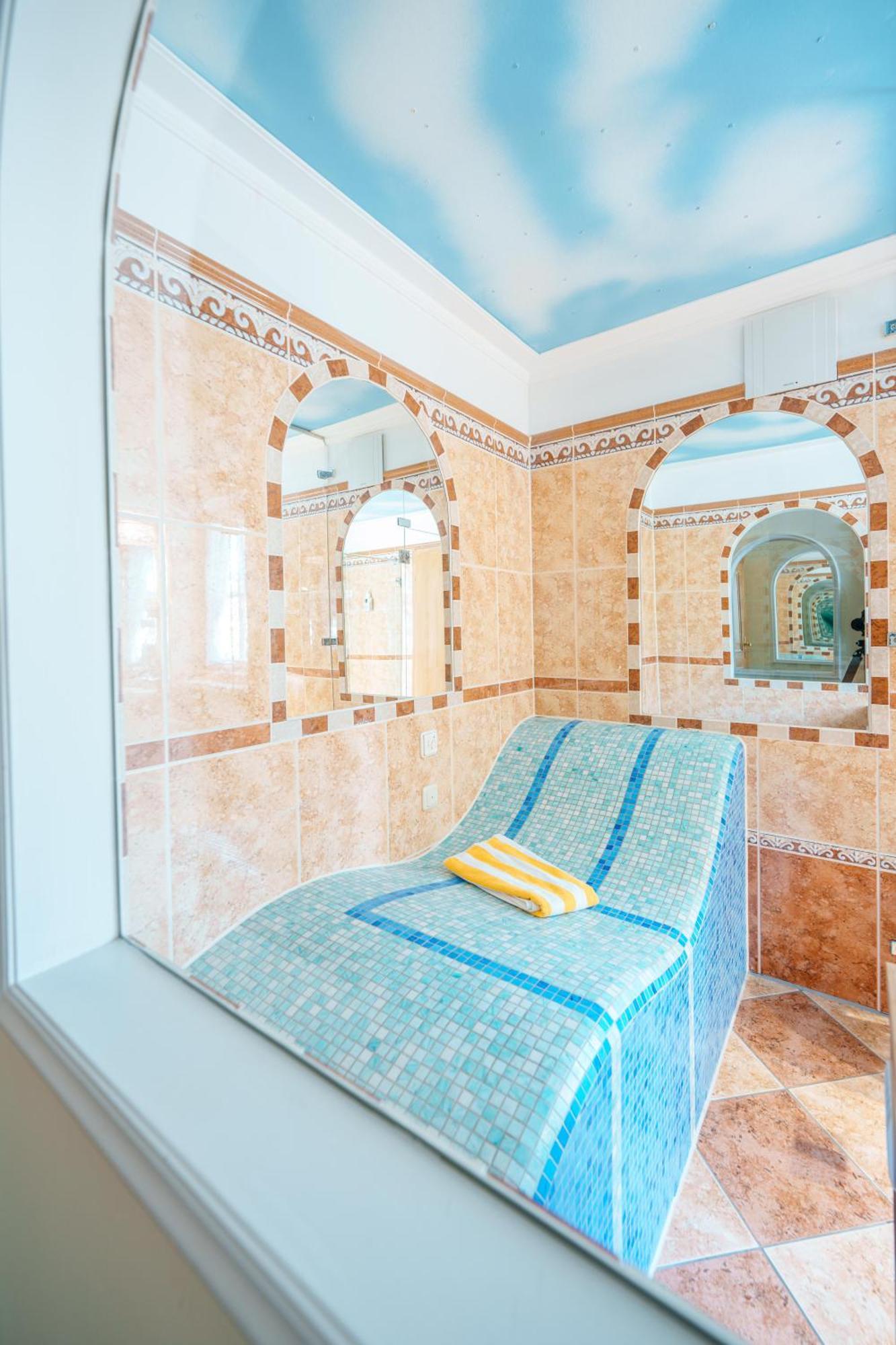 Koenig Ludwig Design Hotel Neu Zimmer Mit Sauna Oder Whirlpool Oder Mehr Altotting Bagian luar foto