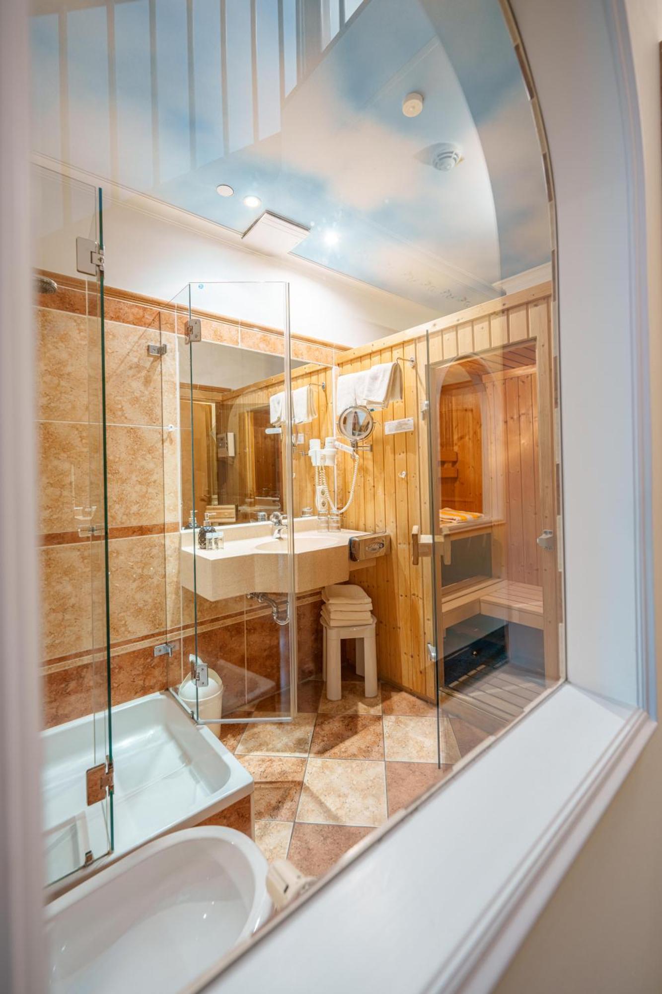 Koenig Ludwig Design Hotel Neu Zimmer Mit Sauna Oder Whirlpool Oder Mehr Altotting Bagian luar foto