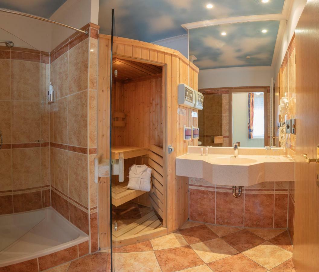 Koenig Ludwig Design Hotel Neu Zimmer Mit Sauna Oder Whirlpool Oder Mehr Altotting Bagian luar foto